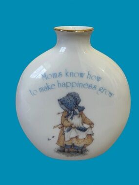 VTG 1981 Holly Hobbie Porcelain Bud Vase Mother’s Day 4.5”